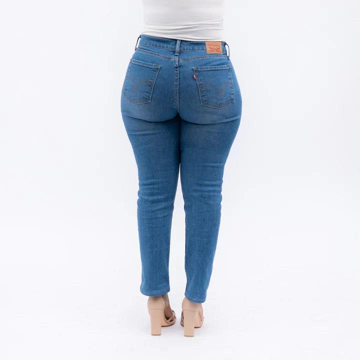 Levis Womens Curvy Straight Jean Med Indigo